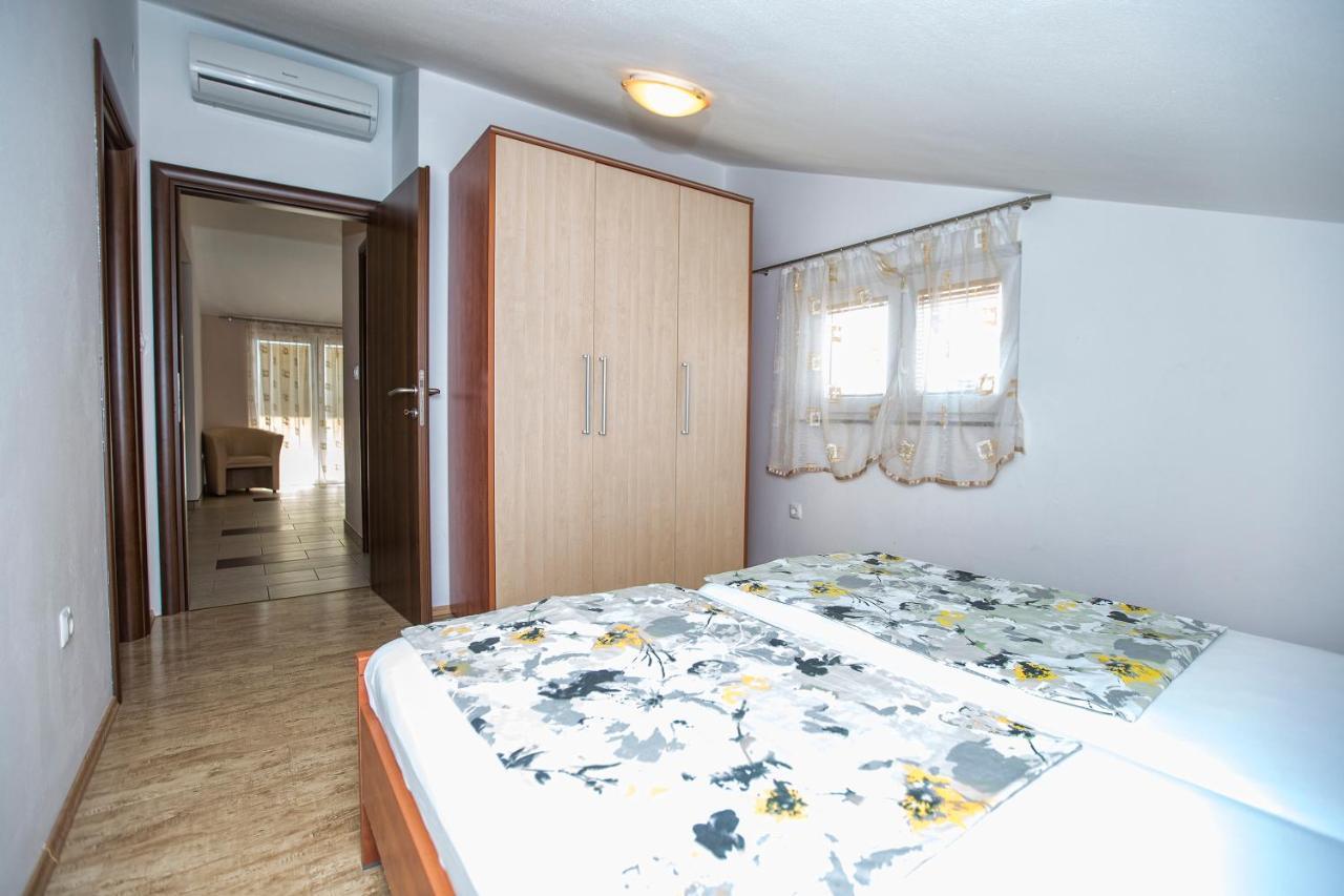 Ferienhaus Elena Karlobag Exteriér fotografie